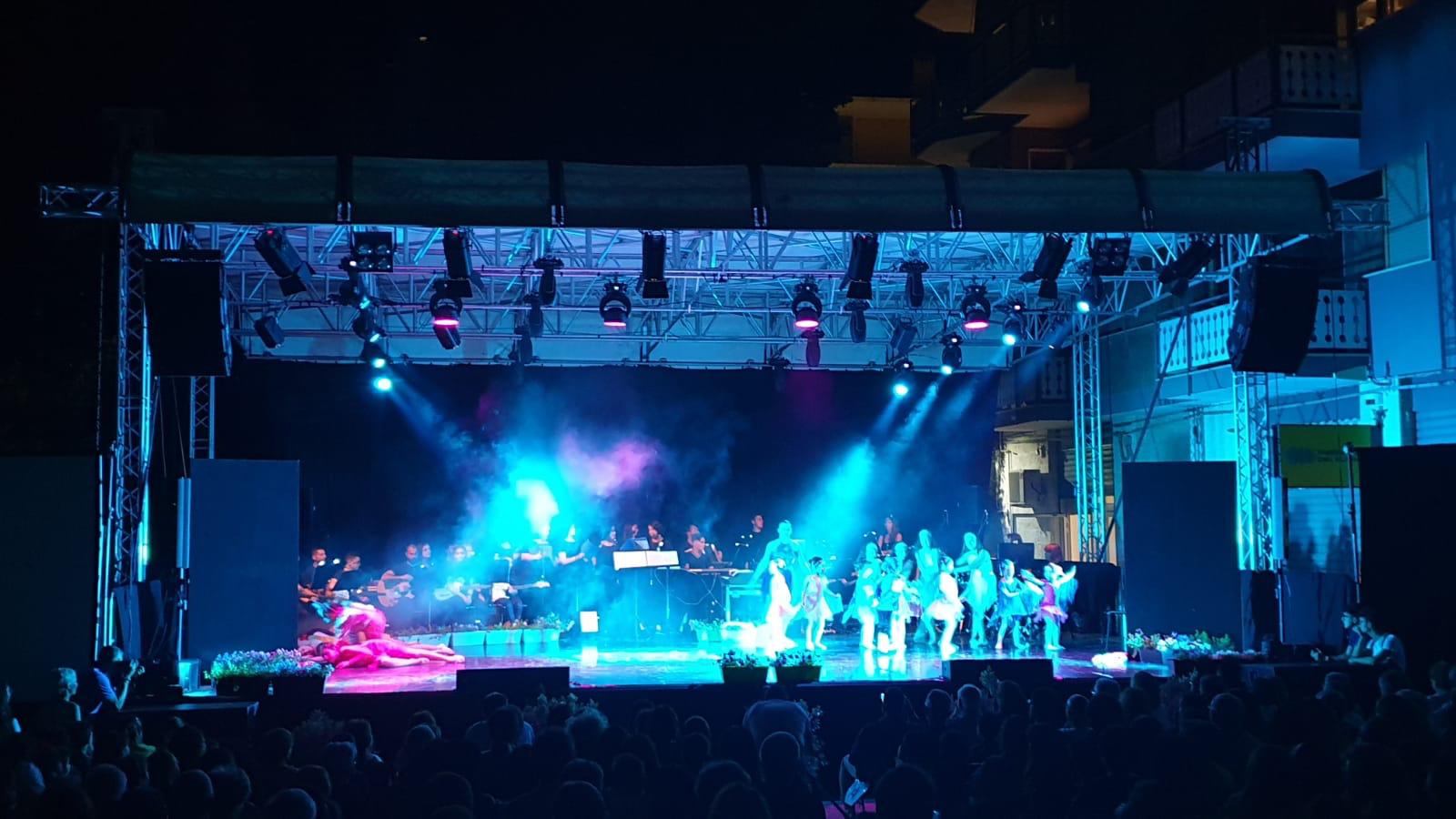 Luci scenografiche per evento - noleggio luci Pesaro VM Live