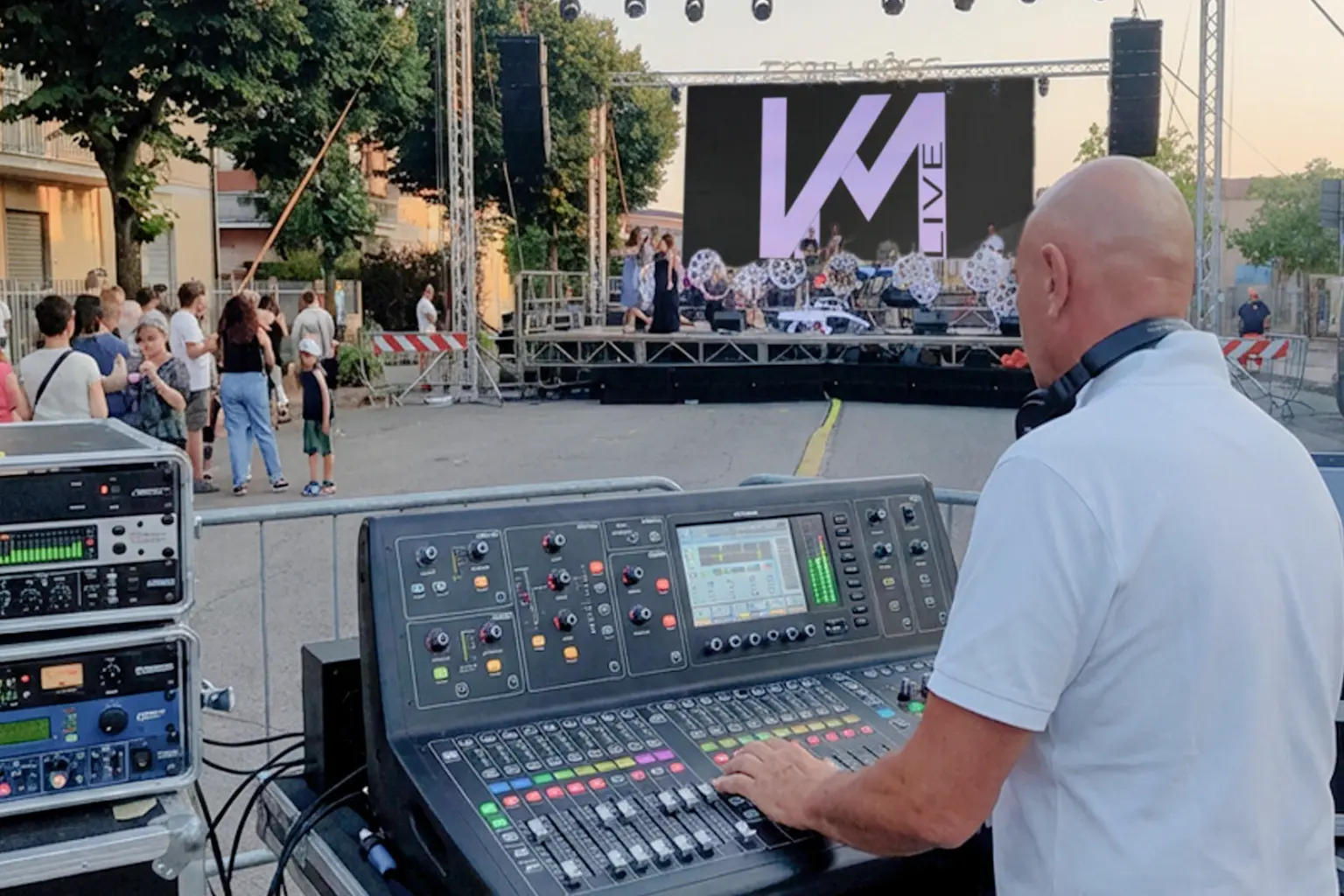 Concert & Show Setups 7 Town fairs and public squares